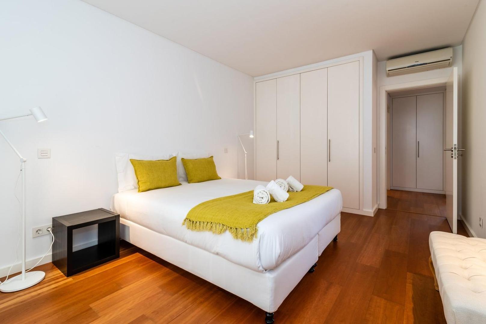 Апартаменты Guestready - Alges Apt With Stunning Rooftop Pool Экстерьер фото