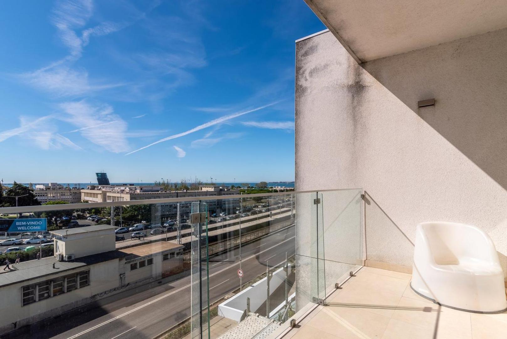 Апартаменты Guestready - Alges Apt With Stunning Rooftop Pool Экстерьер фото
