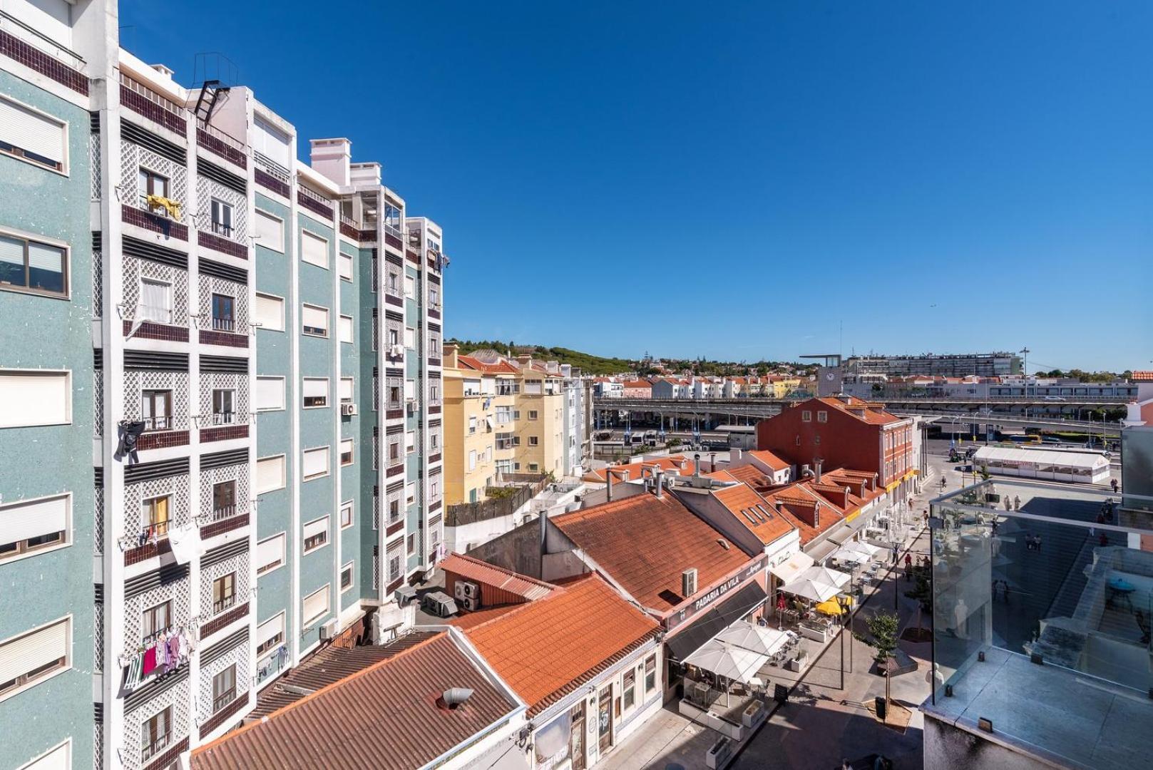 Апартаменты Guestready - Alges Apt With Stunning Rooftop Pool Экстерьер фото
